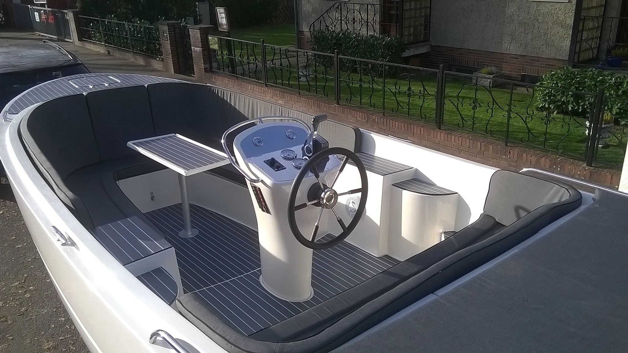 Motorboot fahren in Berlin Bootsrmietung online Spandau, Konsolenboot 1